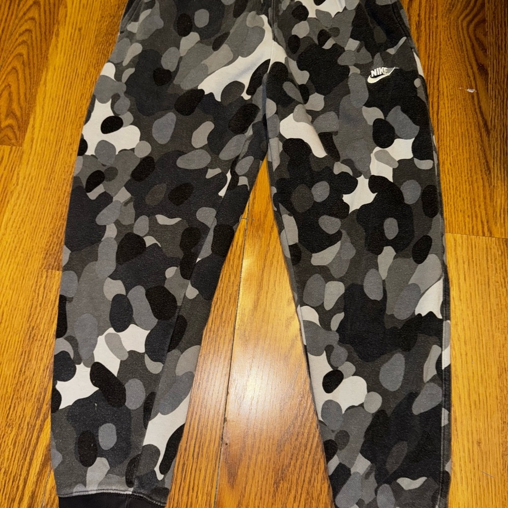 Nike swoosh Camo Joggers - Black and Gray